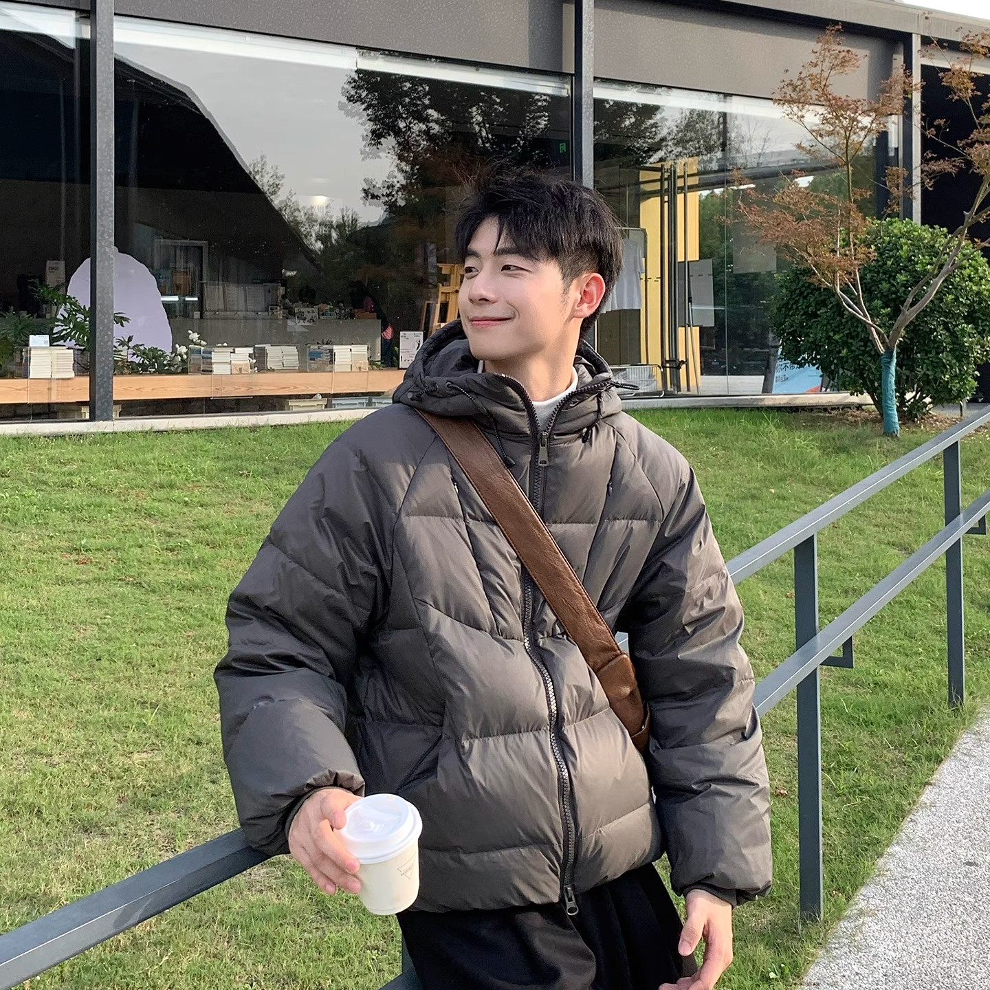 MDNG轻薄短款连帽羽绒服男款冬季新款保暖加厚面男士男士轻薄90绒