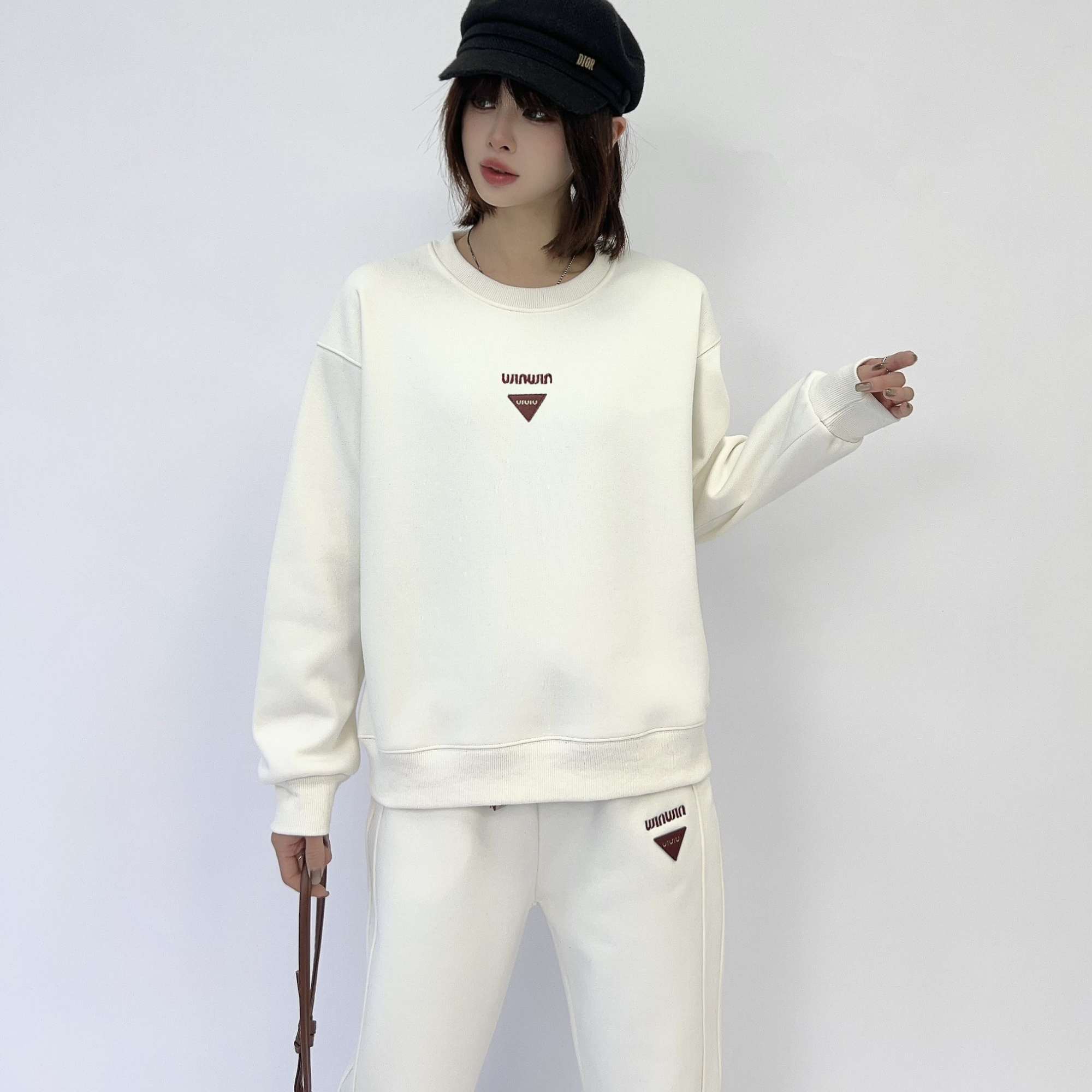 T111秋季新款休闲时尚潮流刺绣三角皮标运动套装24-170-1