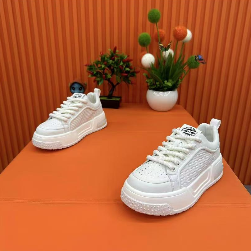 男鞋2025秋季新款轻奢小白鞋男款干净痞帅舒适运动百搭休闲鞋厚底