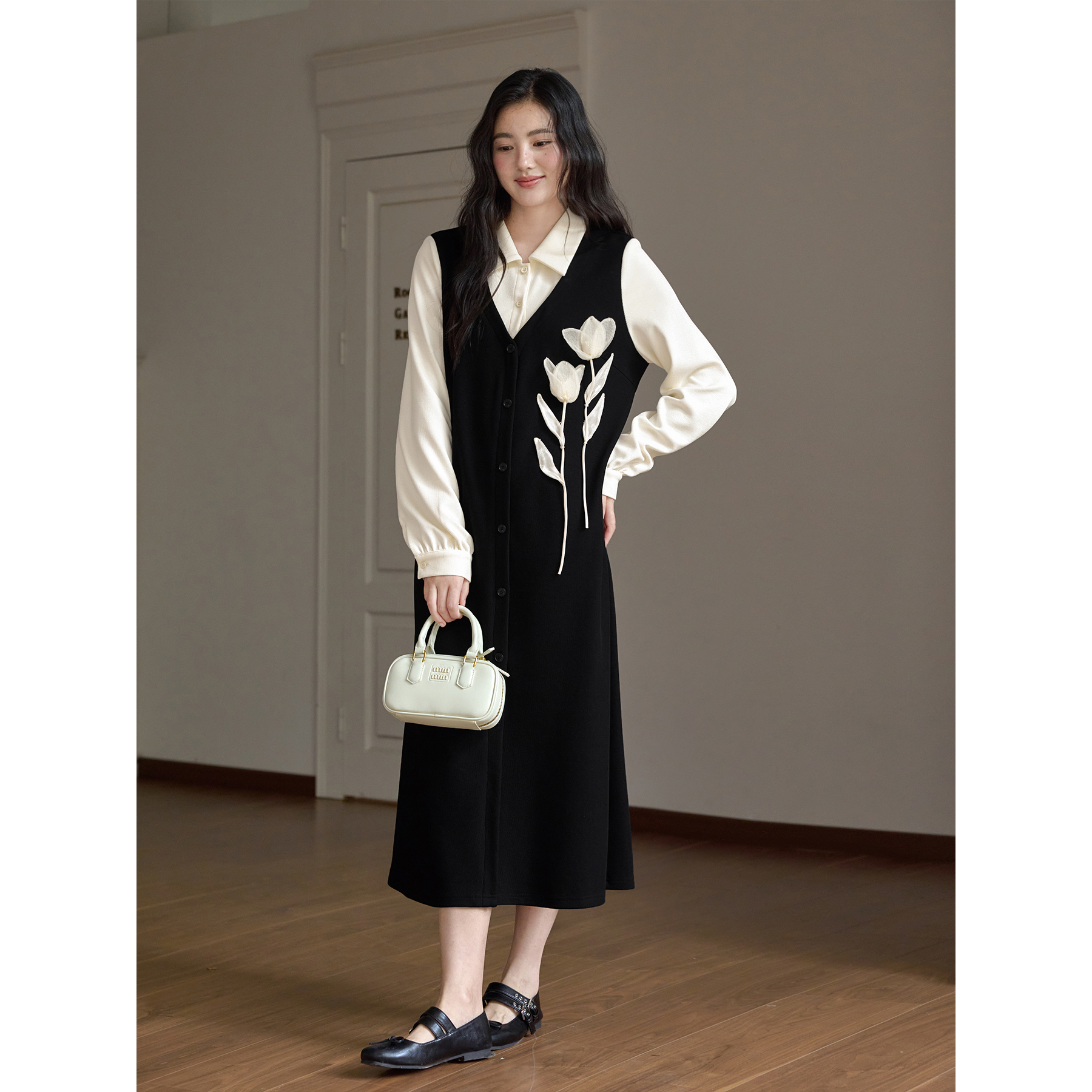 爱蔷薇大码立体花朵连衣裙女秋季衬衫拼接假两件黑色长裙GT78222