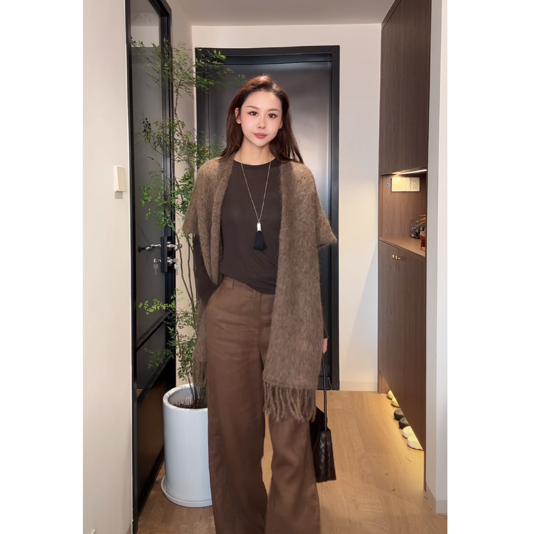 秋冬慵懒风套装女经典围巾保暖流苏边披肩休闲百搭窄版直筒裤套装