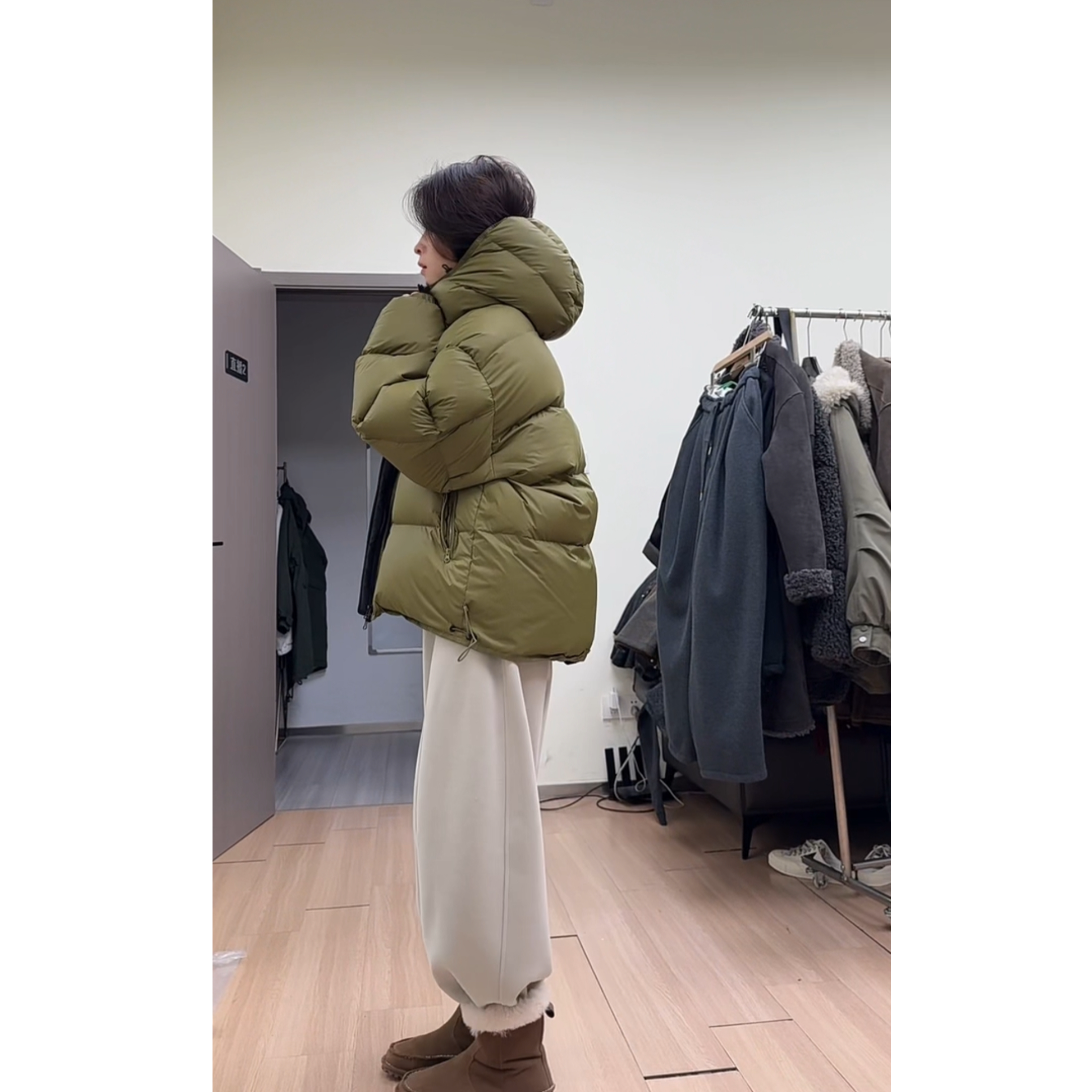 硕哥连帽草绿色保暖【90新国标白鸭绒】冬季休闲羽绒服外套 24109