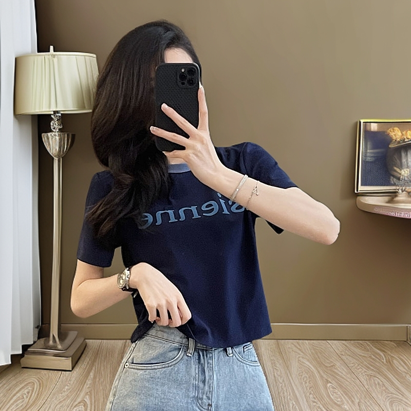 2025新款夏季洋气衣服女装网红辣妹短袖t恤简约短款圆领正肩上衣