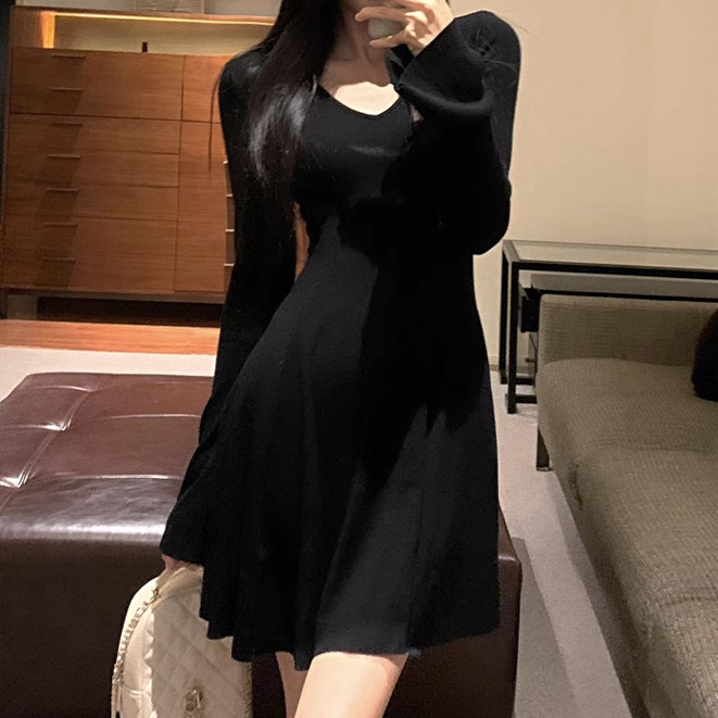 纯欲风性感辣妹V领针织连衣裙少女气质新款收腰显瘦内搭A字短裙子