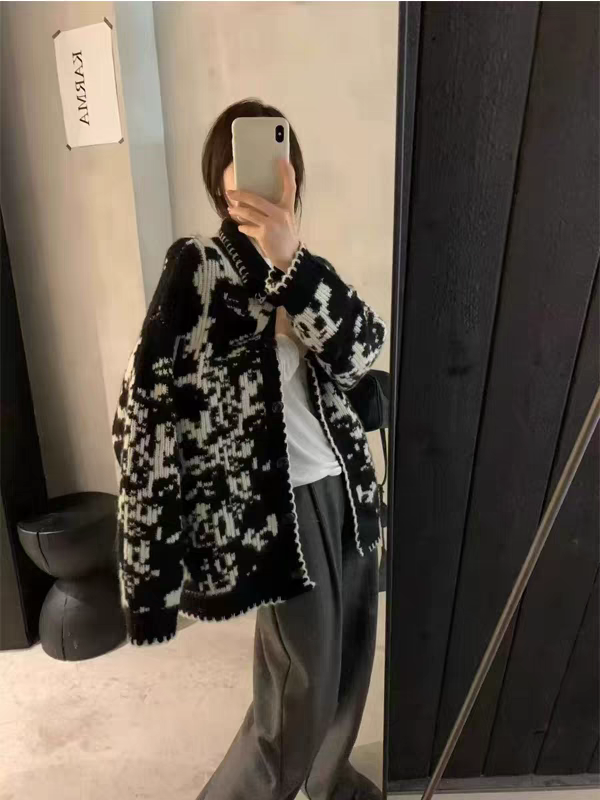 花生酱 秋冬复古重工提花立领毛衣宽松慵懒加厚小翻领针织外套女