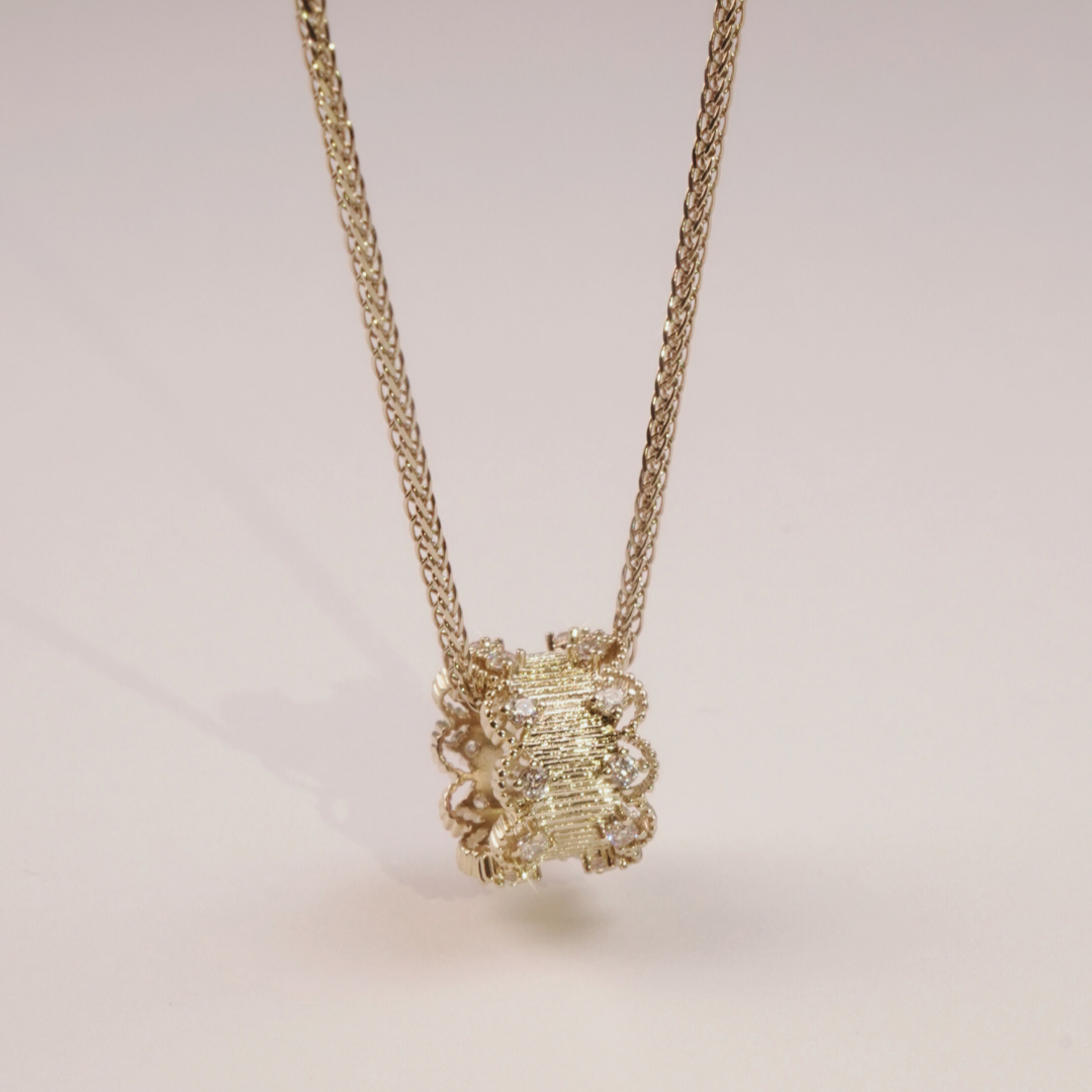 铜合金合成锆石项链 镂空蕾丝锆石轻奢项链金色饰品锁骨链咖啡金