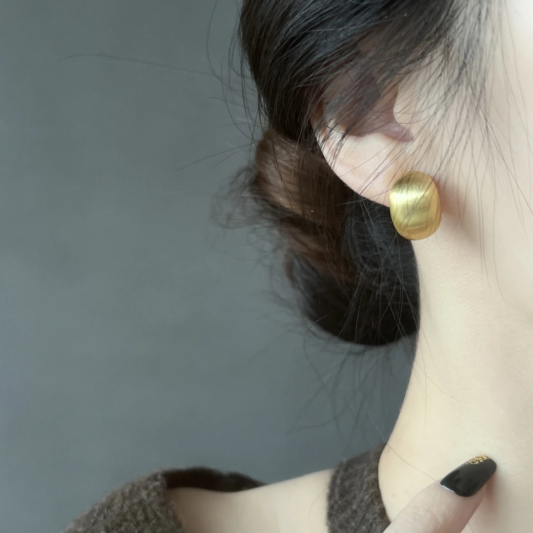 金色拉丝豌豆轻奢高级百搭耳环气质小众ins冷淡风