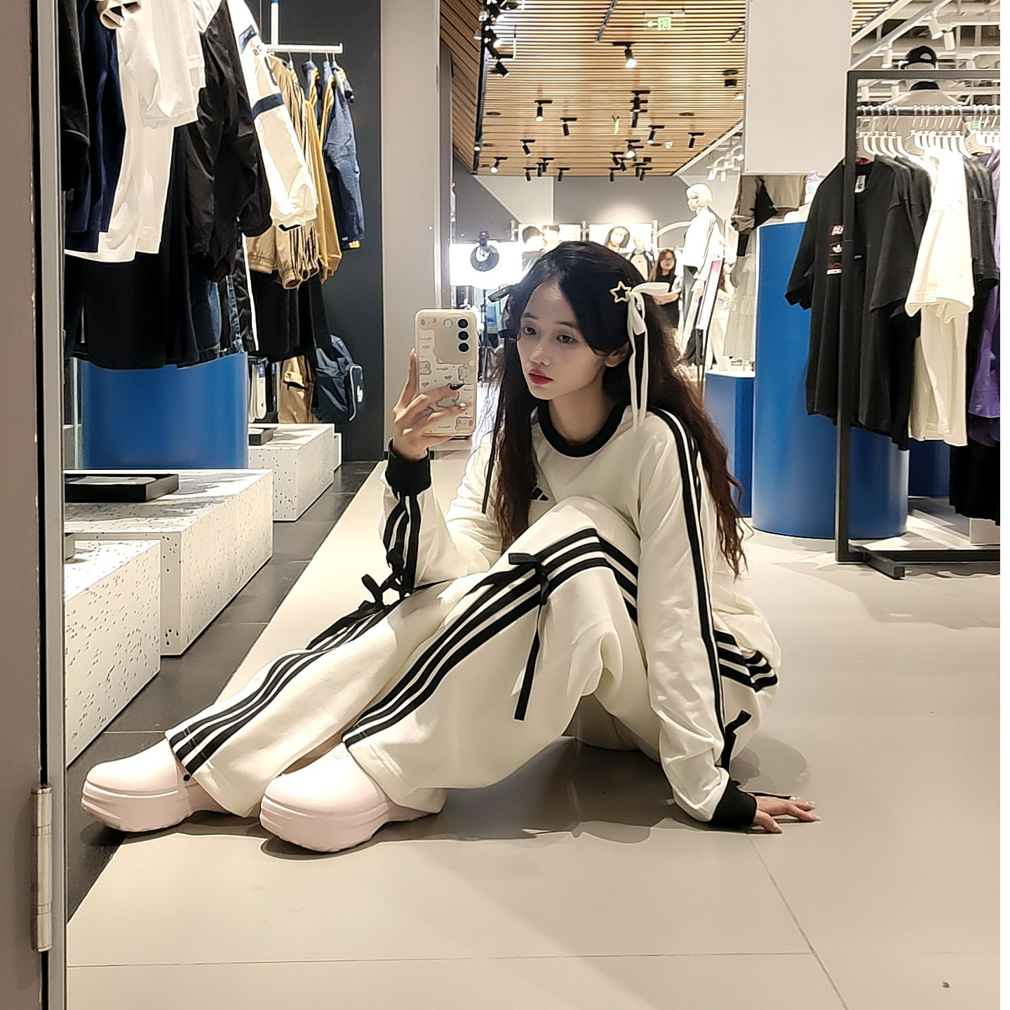 adidas阿迪达斯女款秋冬新款宽松舒适休闲百搭香蕉扭扭裤 KG3857