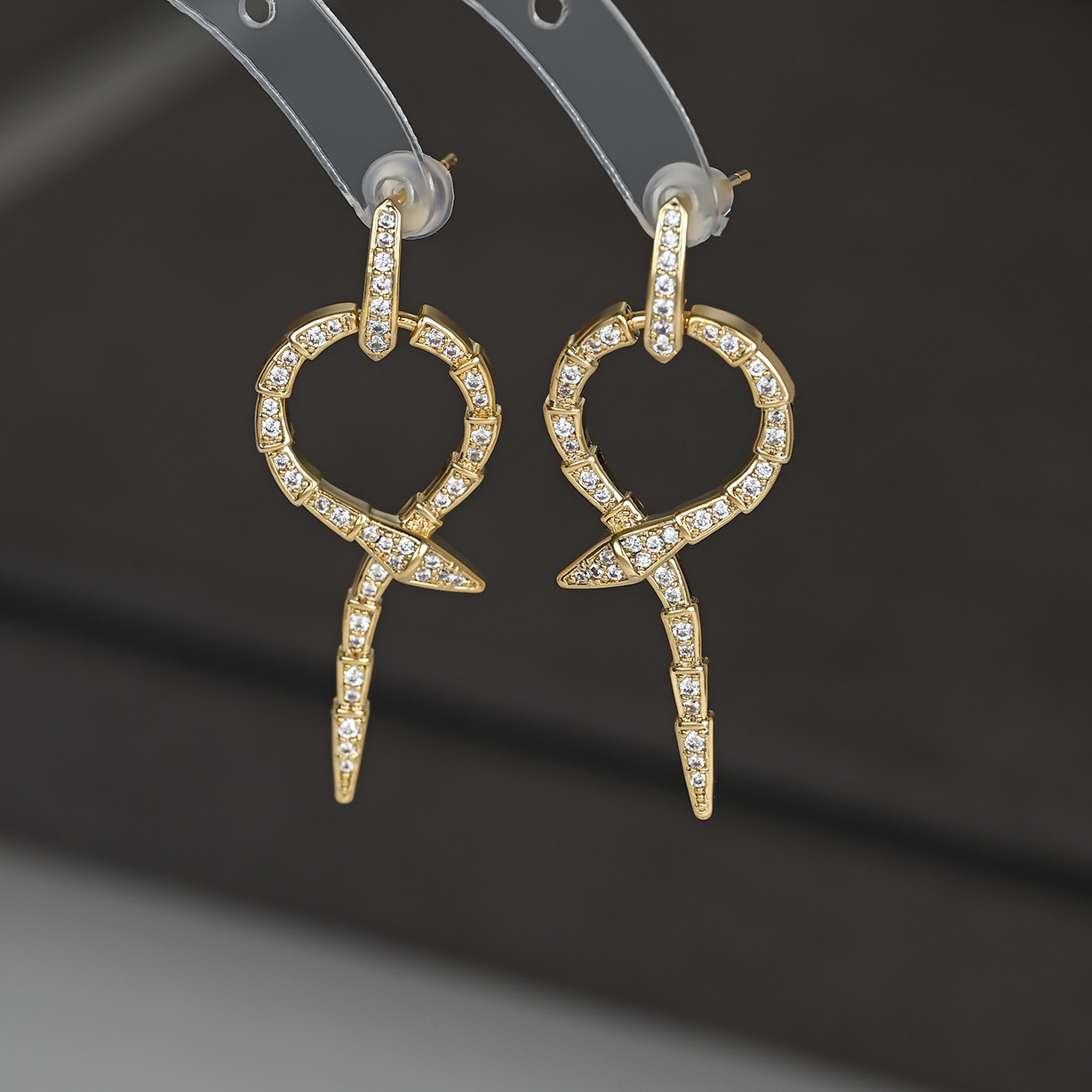 钛钢玻璃耳饰 新款轻奢精致蛇形小众摩登时尚个性耳钉耳环耳饰