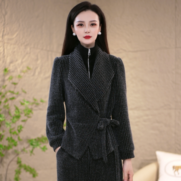 2025秋季新款设计感时尚优雅减龄显瘦套装两件套M-4XL