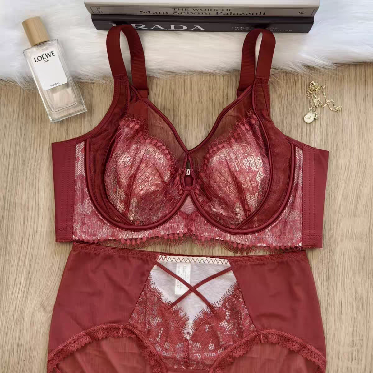 正品性感蕾丝超薄水晶杯大胸显小女CD杯软钢圈聚拢调整型文胸内衣