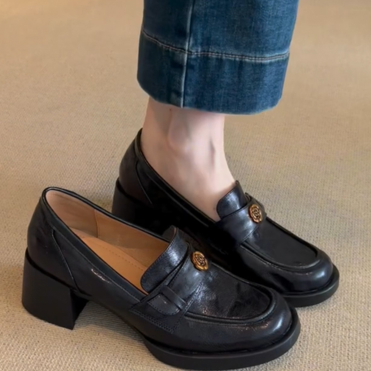 复古黑色高跟乐福鞋女2024秋春季新款小皮鞋粗跟时尚百搭气质单鞋