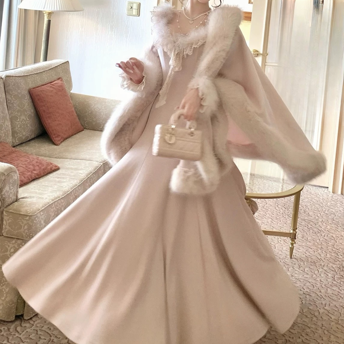 SISI JIANG“雪绒莓莓”千金气质蕾丝花边针织显瘦连衣裙2025新款