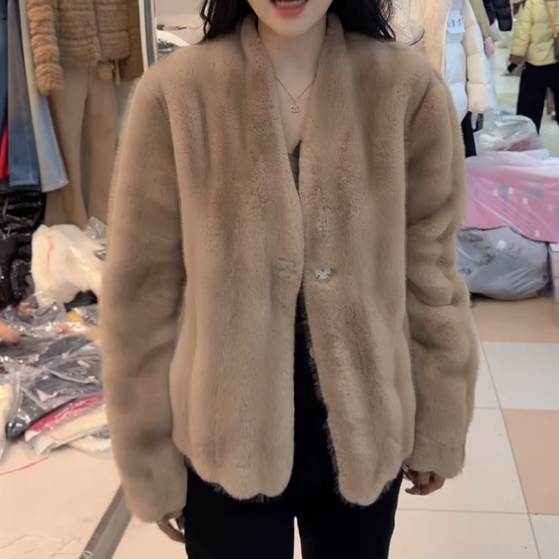 冬季加厚百搭时尚气质设计感休闲单排扣圆领毛毛短外套LK2509042