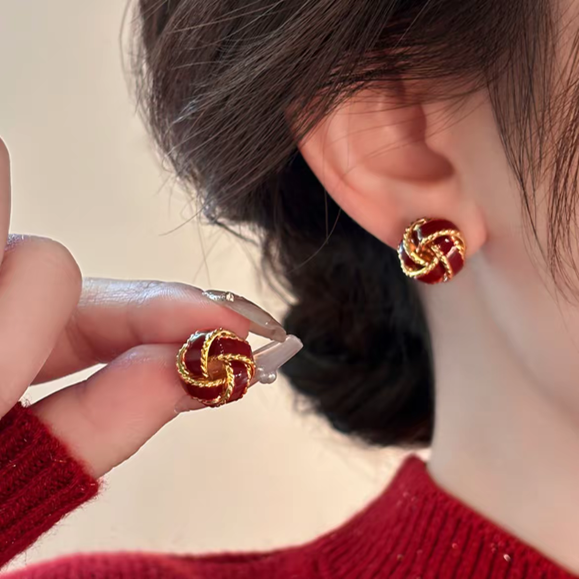 铜合金耳饰 红色喜庆同心结耳钉女2025新年耳环高级感独特耳饰
