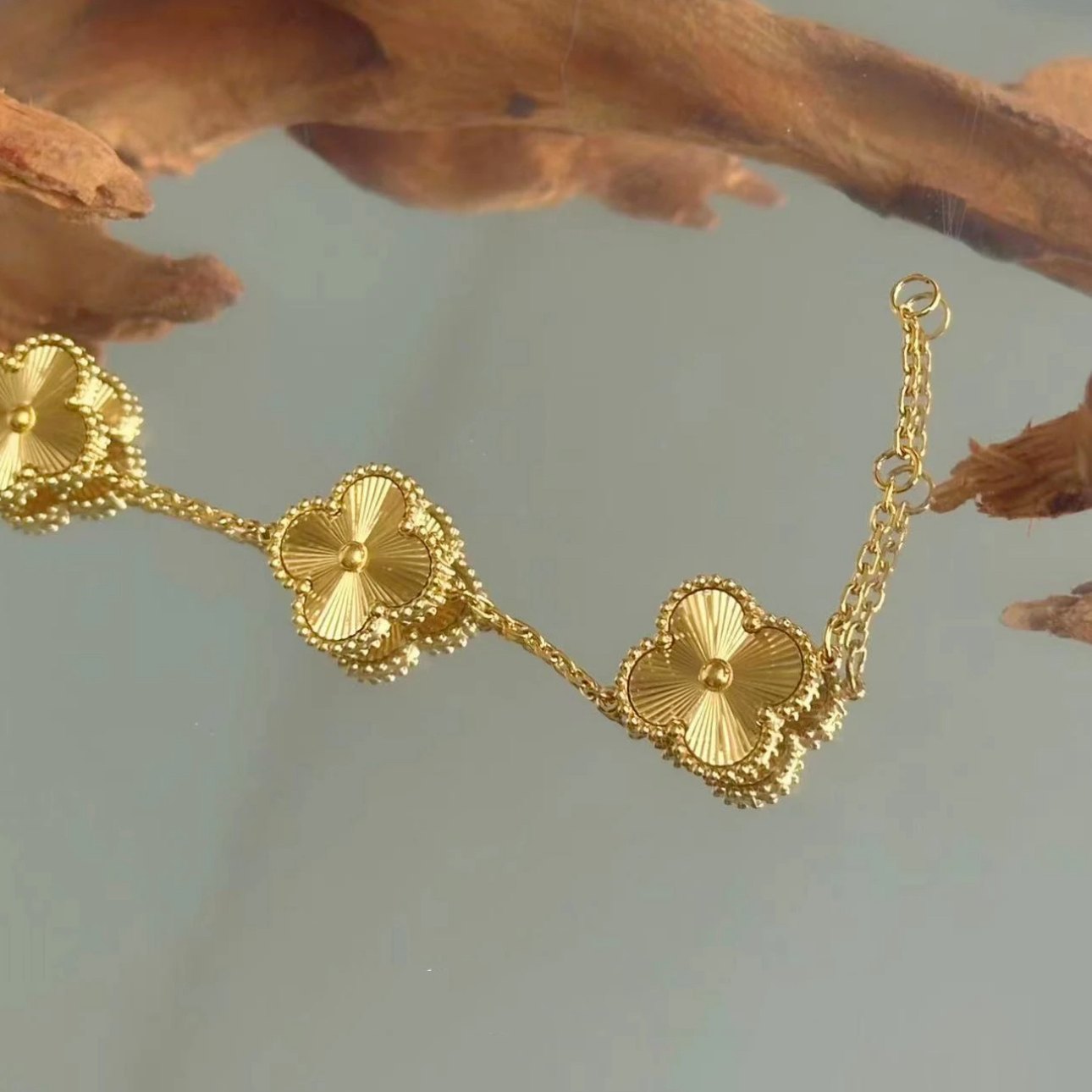 铜合金手链 时尚新款不掉色幸运四叶花手链轻奢小众百搭手环手饰