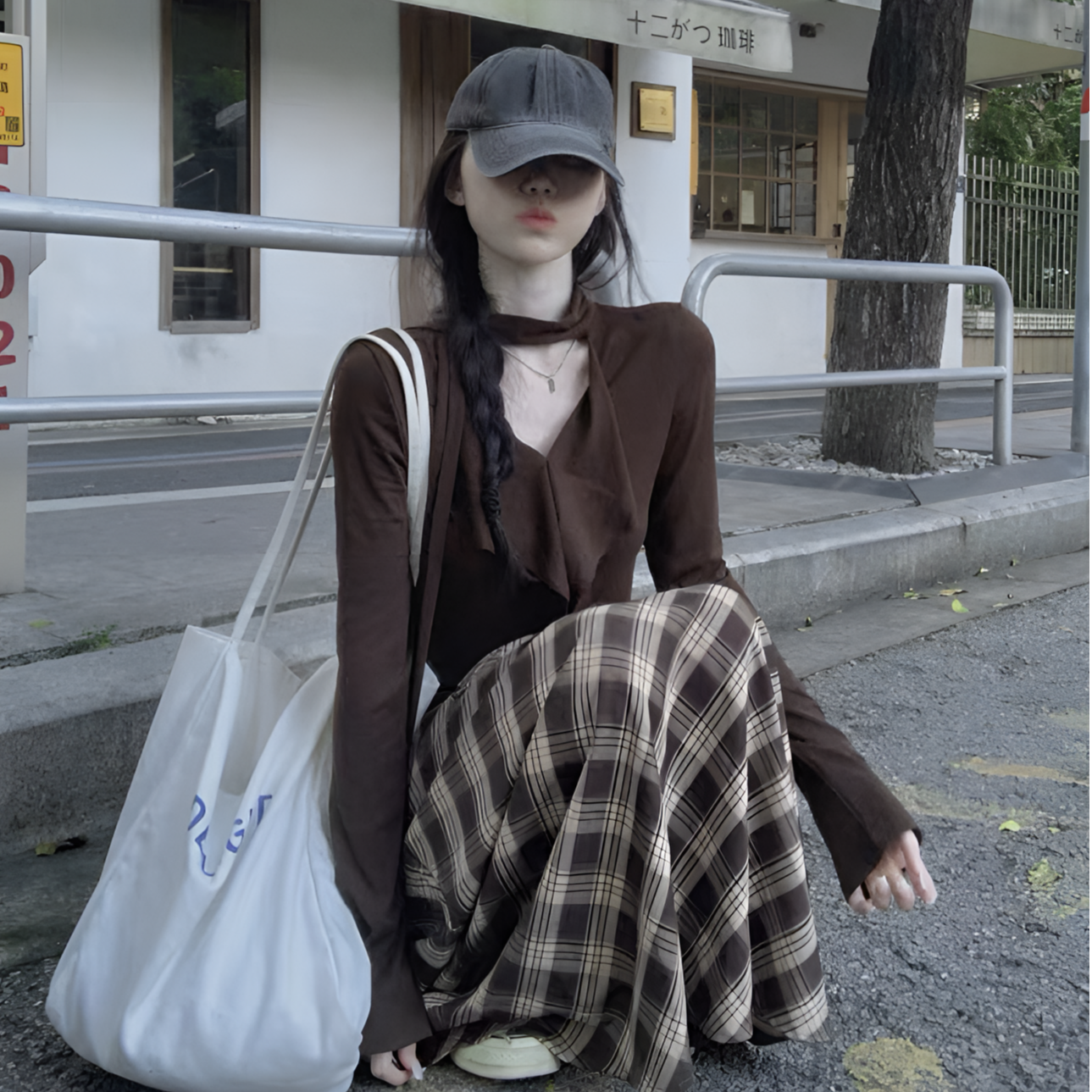 秋季网红洋气炸街套装女时尚高级感V领打底上衣格子半身裙两件套