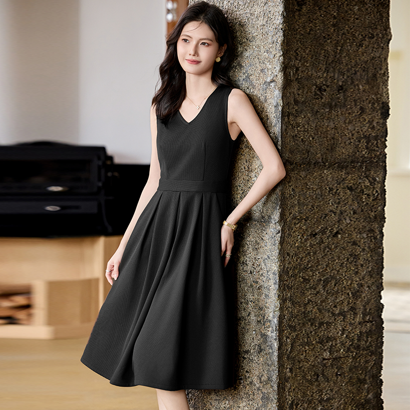 黑色连衣裙女士2025春秋新款气质修身中长款打底内搭无袖背心裙子