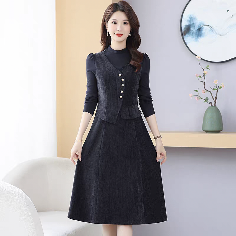 25110端庄大气质减龄连衣裙女秋季2025年新款假两件中长款A字裙子