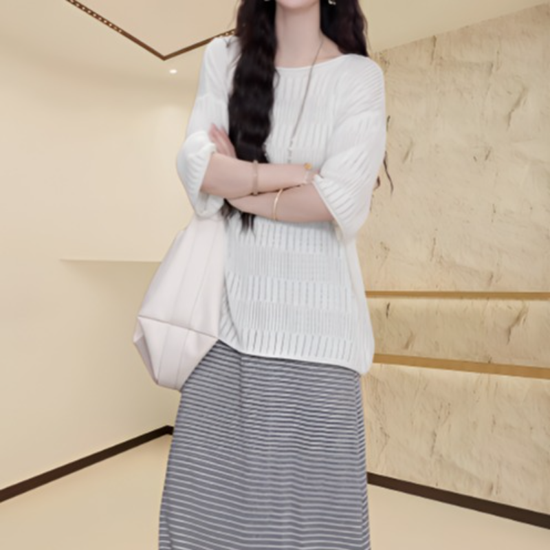 2025年夏季新薄款时尚百搭宽松纯色v领镂上衣休闲短袖T恤