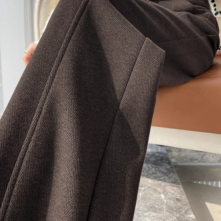 咖啡色加绒慵懒风松弛感糯米裤子女秋冬季宽松直筒窄版弯刀阔腿裤