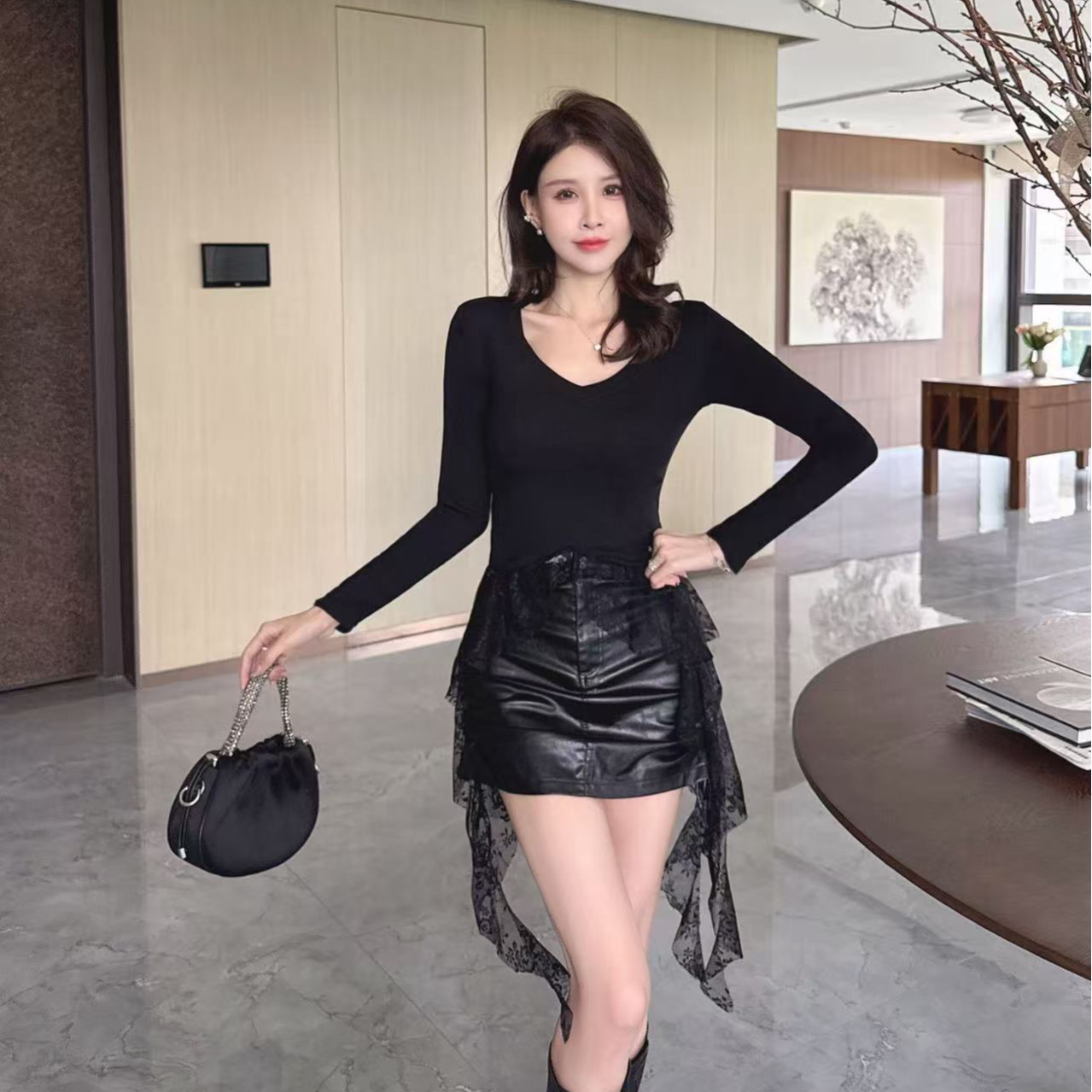 2025秋季新款纯欲辣妹蕾丝拼接修身百搭V领不规则飘带T恤上衣女