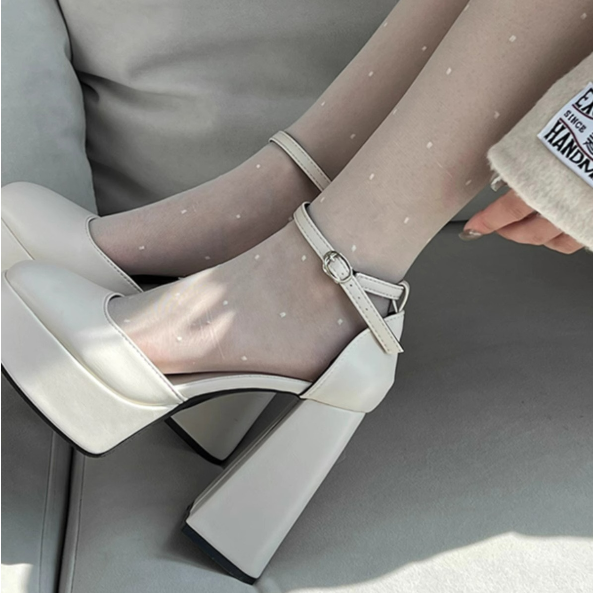 法式高跟鞋白色芭比鞋甜美仙女风松糕底增高粗跟玛丽珍鞋婚纱神器