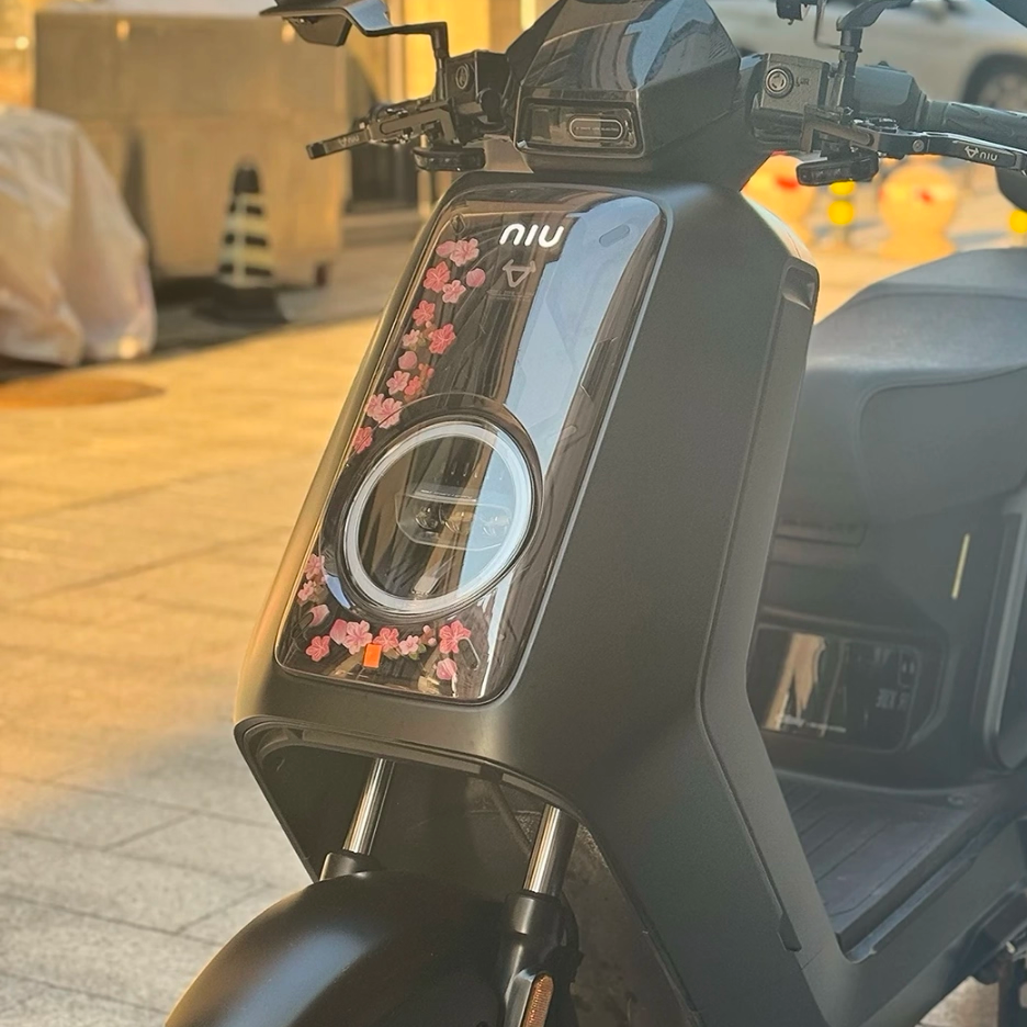 适用于小牛/NXT//NLT/NX/PRO电动车头改装立体桃花划痕遮挡装饰贴