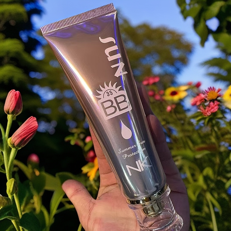 凝蔻水光轻透美肌水嫩防护。