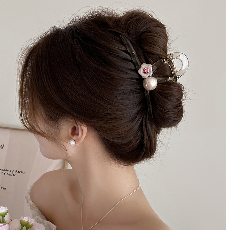 精致花朵珠珠亚克力大号盘发抓夹女春秋2025新款爆款鲨鱼夹发夹子