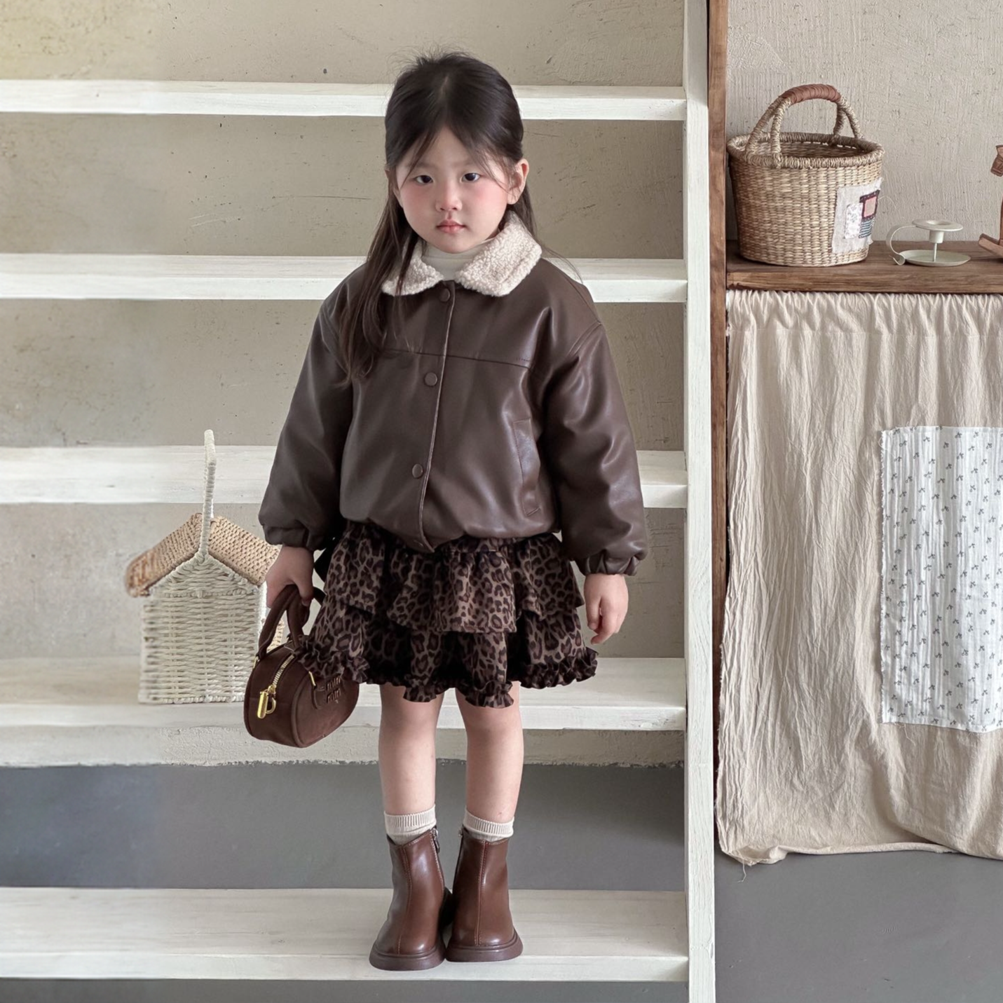 女童皮衣2025秋冬新款外套翻领夹克保暖纯色短款夹棉巴恩风
