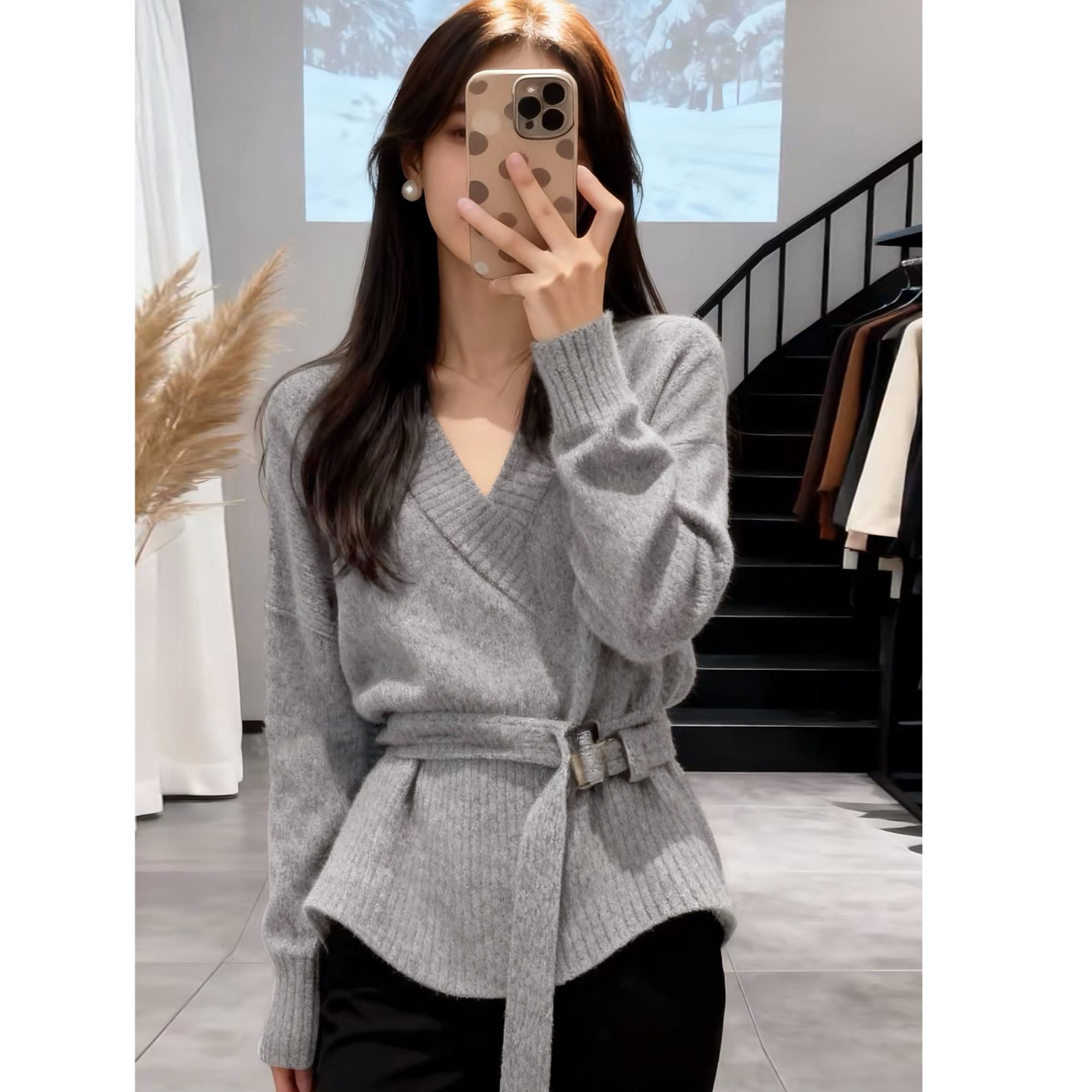 最近敲爱的一款 V领上衣毛针织衫长袖显瘦百搭INS风女拼接Q 9989#