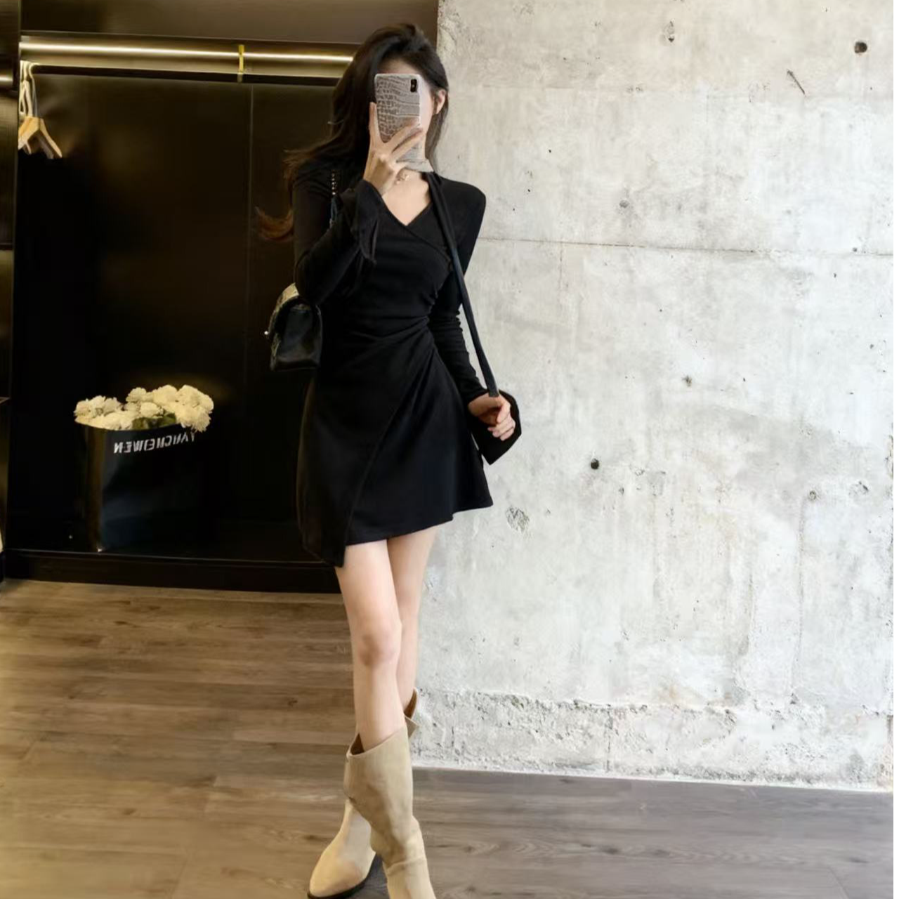 长袖秋季连衣裙裙子褶皱V领女神显瘦时尚连衣裙法式小个子夏季