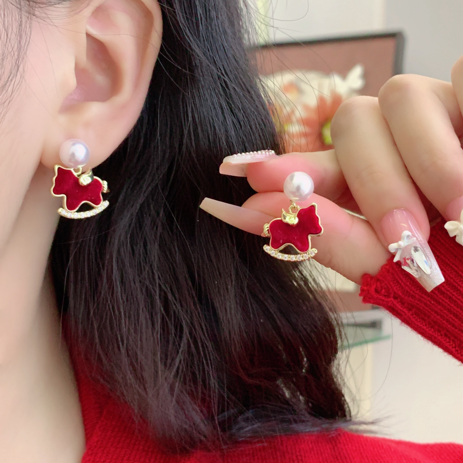 铜合金耳饰 冬季可爱丝绒小马仿珍珠耳环耳夹红色新年本命年礼物