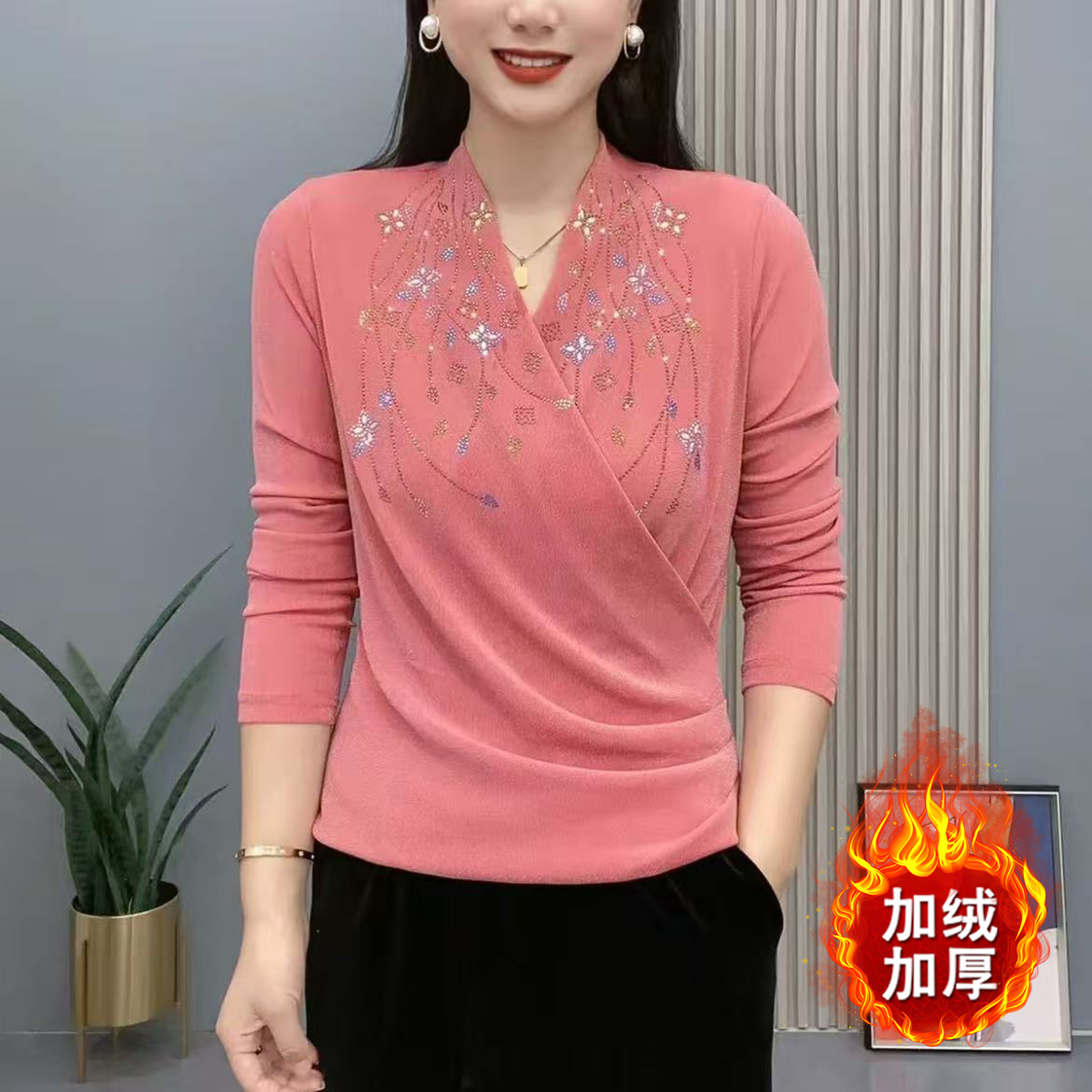 加绒款新款交叉领简约妈妈装纯色烫钻柳条长袖百搭打底衫