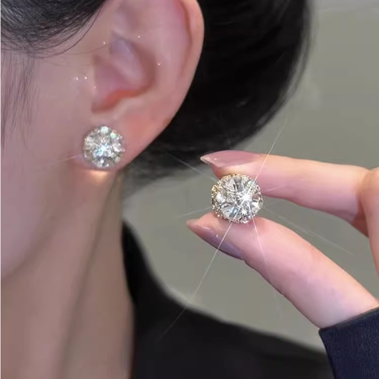 合金耳饰 闪亮球球磁吸无耳洞款耳环精致百搭耳饰气质轻奢超闪ins