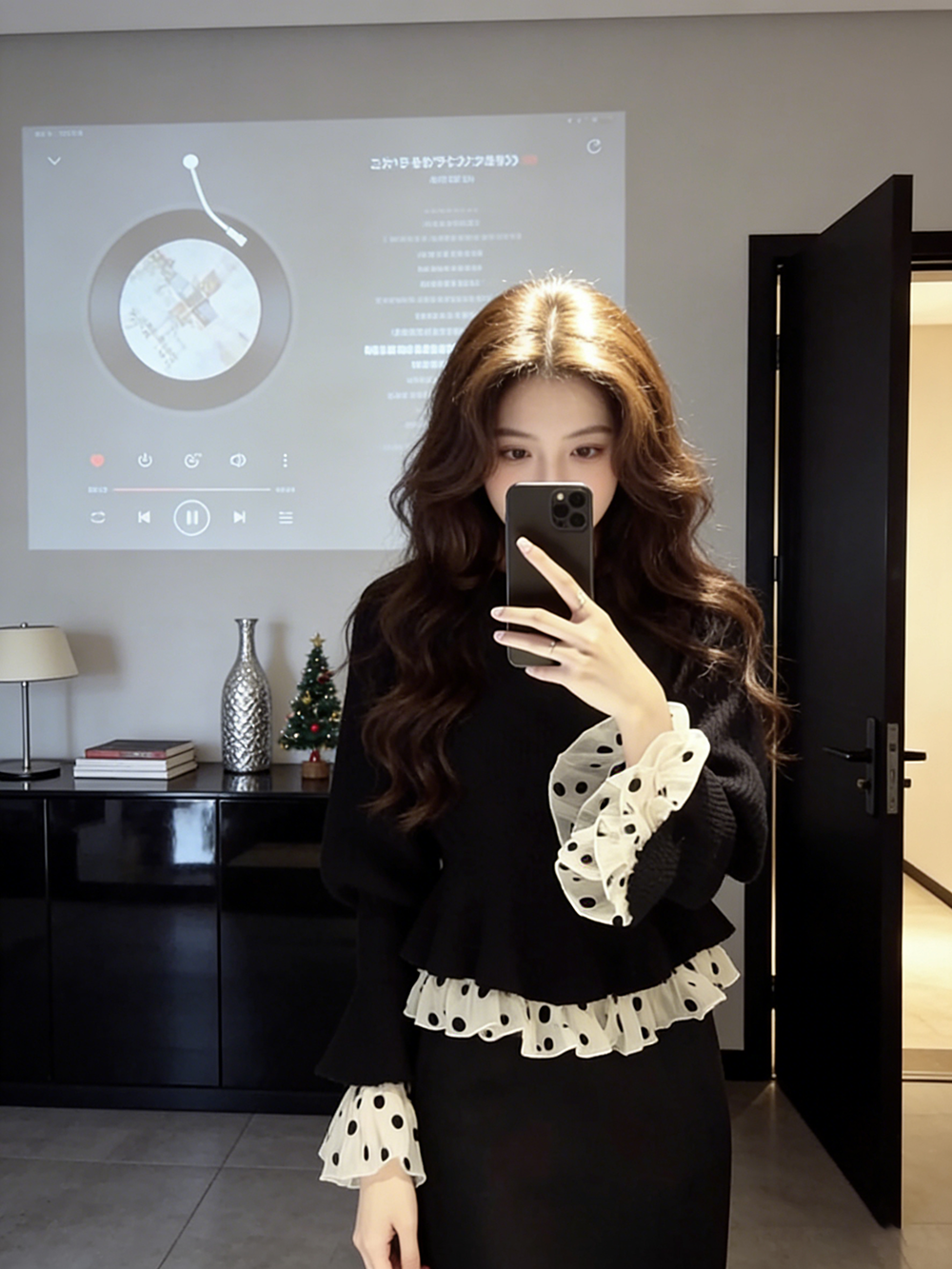 小香风黑色收腰针织衫女2025冬季独特漂亮时髦洋气百搭荷叶边毛衣