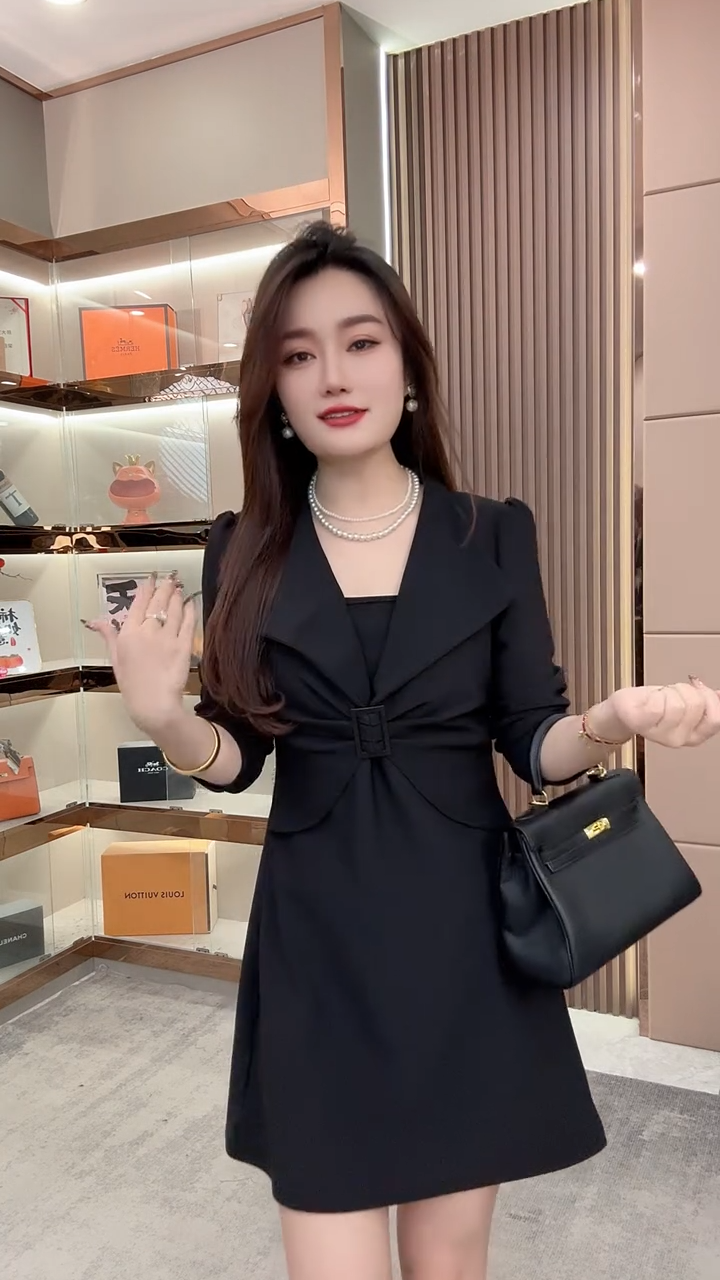 新款时尚气质遮肉显瘦高级感黑色连衣裙