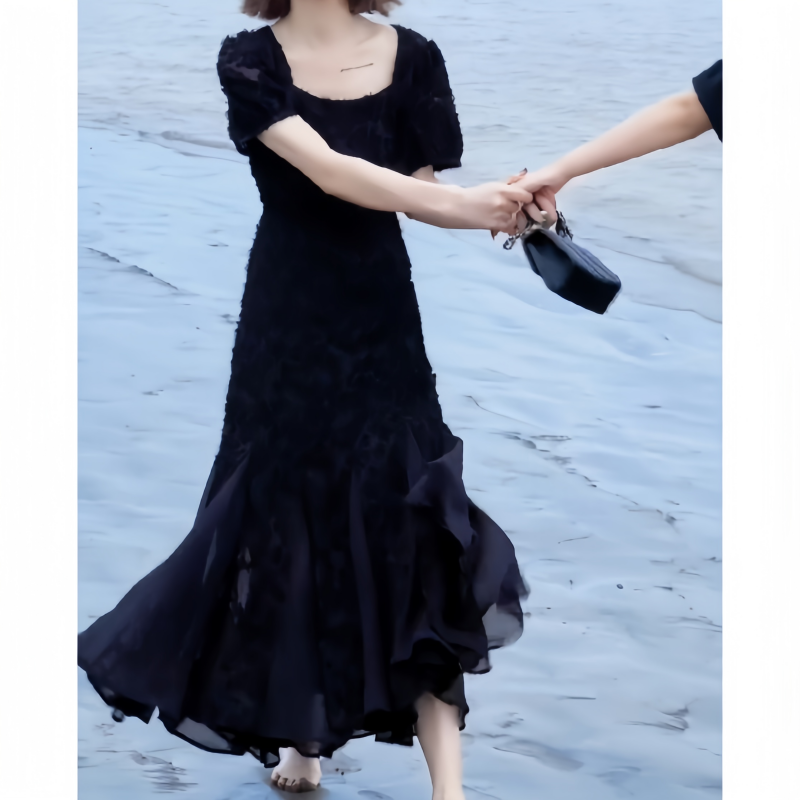秋季时尚风设计款法式短袖鱼尾裙气质风连衣裙夏季优雅风方领黑裙