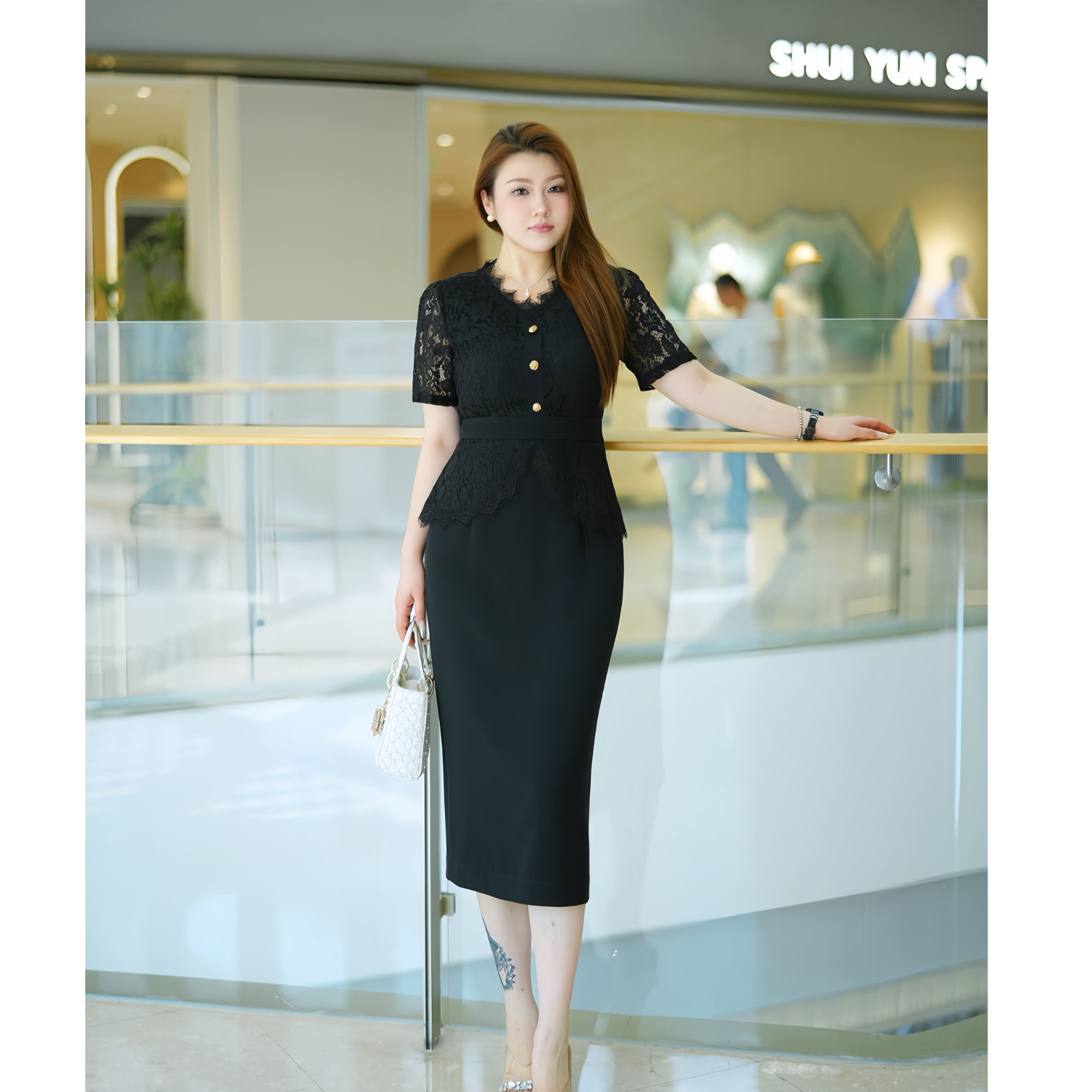 XYD71590气质丽人花边蕾丝V领拼接大码高级感薄款拼接显瘦连衣裙