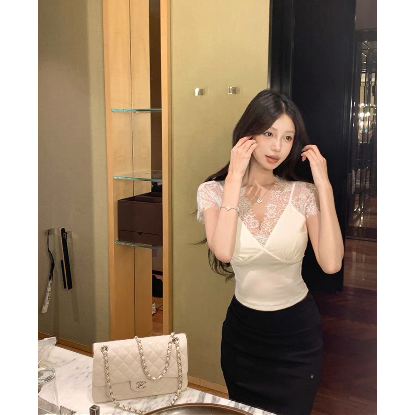 迈沃格辣妹短款气质收腰短袖T恤夏季V领露肩修身短袖t恤复古