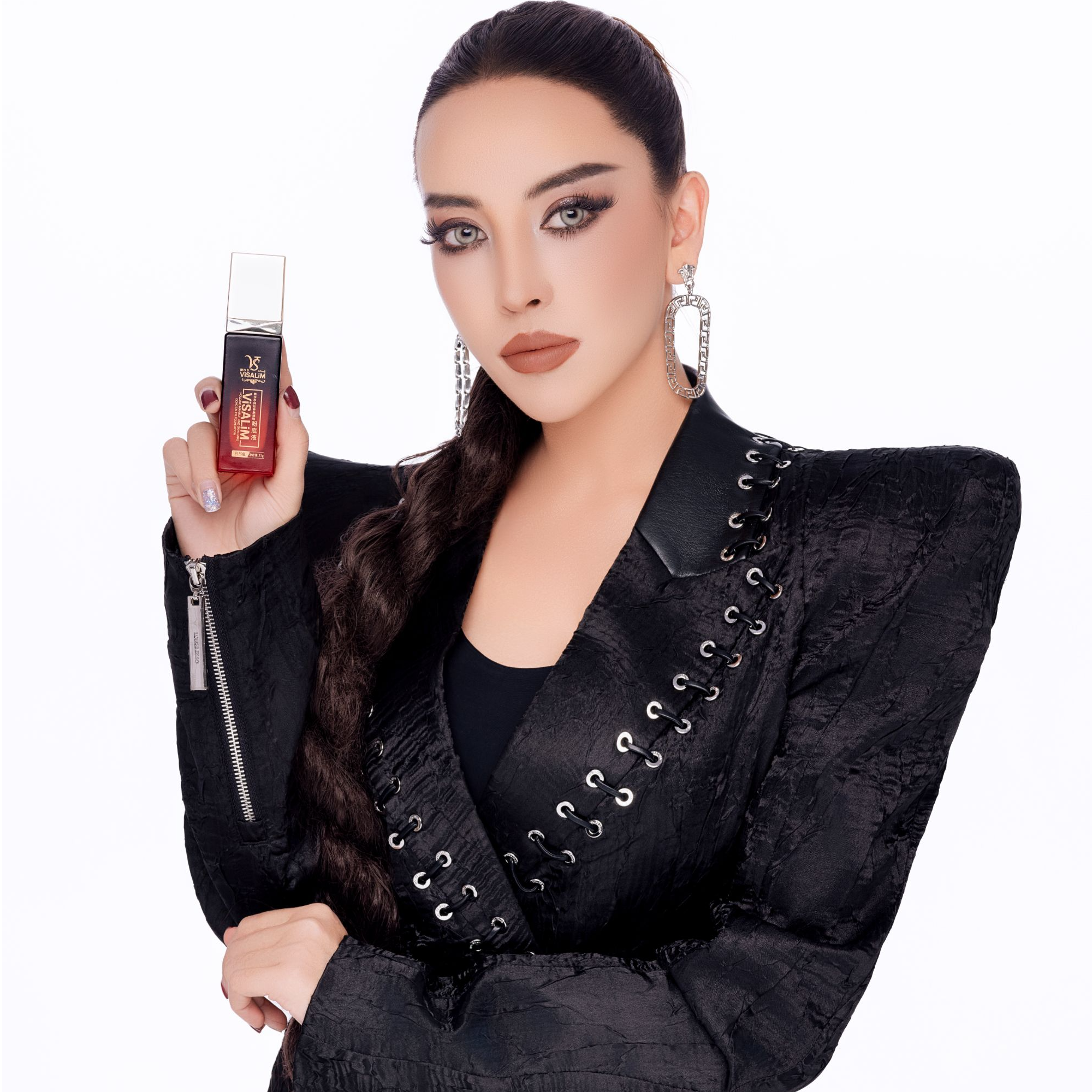 微沙尔养肤遮瑕粉底液