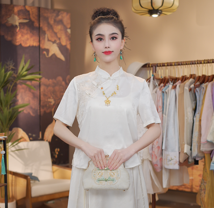 《花清韵-短袖》新中式刺绣国风休闲气质百搭短袖