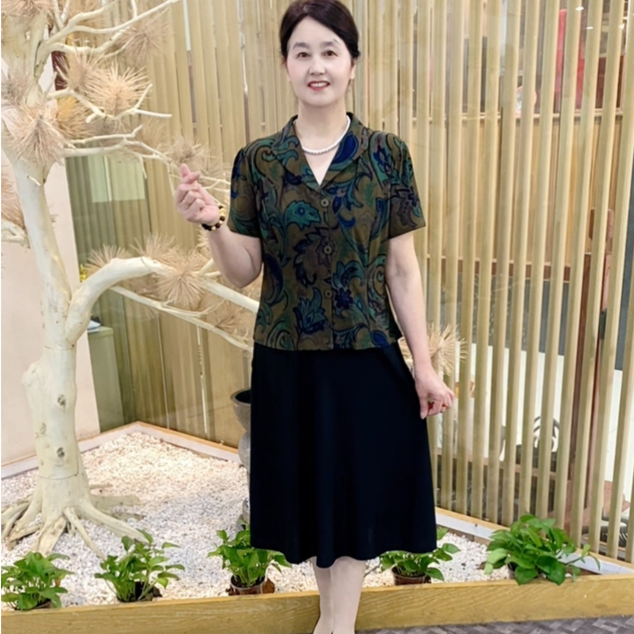 夏季妈妈装时尚洋气显瘦气质减龄中老年复古中长款短袖拼接连衣裙