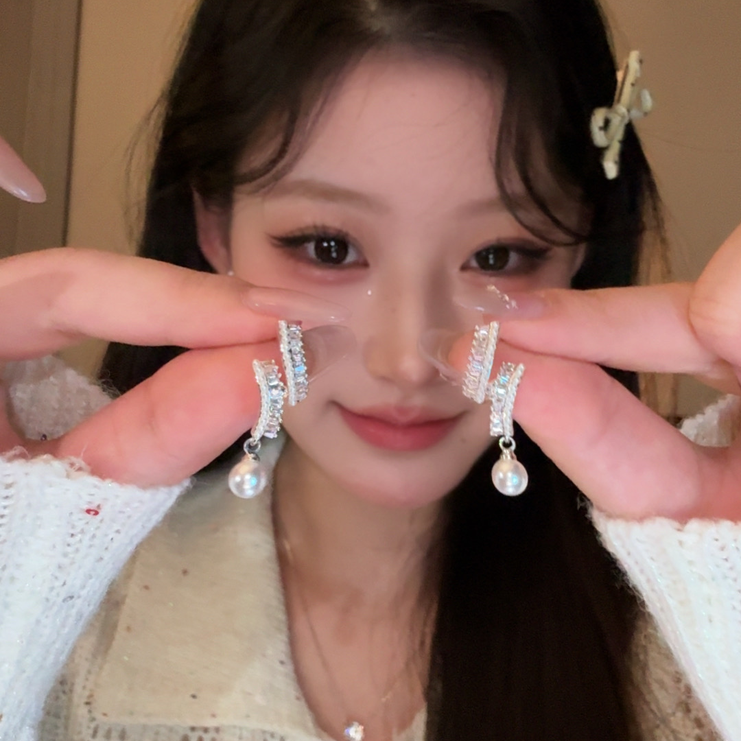 铜合金仿珍珠耳饰 几何设计感珠珠耳钉时尚气质耳环小香高级耳饰