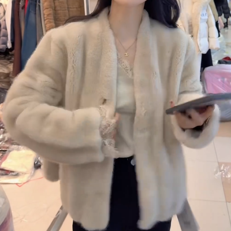 冬季加厚百搭时尚气质设计感休闲单排扣圆领毛毛短外套LK2509042