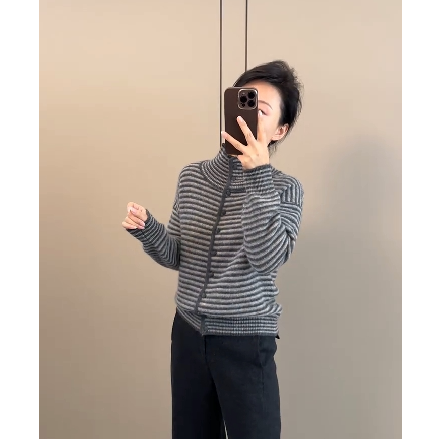 秋冬流行爆款穿搭高领撞色条纹开衫2025韩版减龄百搭宽松软糯毛衣
