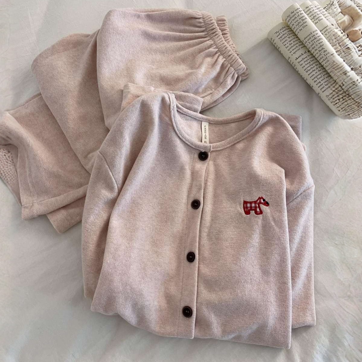 带胸垫德绒睡衣女秋冬季加厚保暖磨毛日系可爱小狗刺绣少女家居服