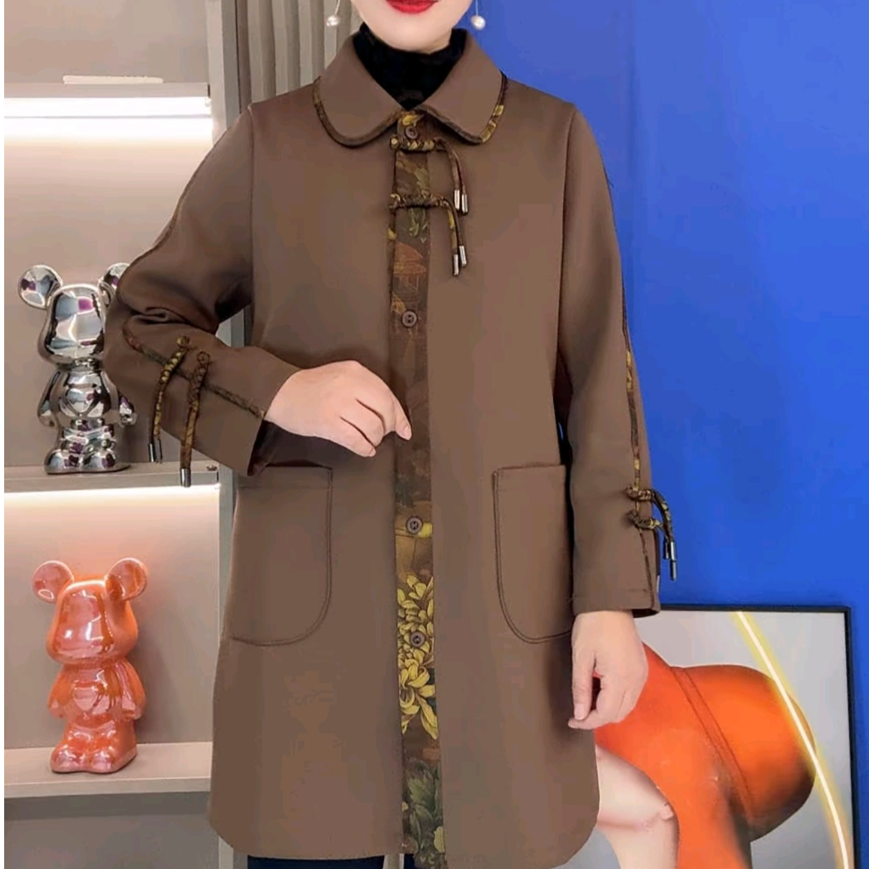 2025新款复古风中年女士盘扣翻领纽扣风衣大码纯色双兜中长款外套
