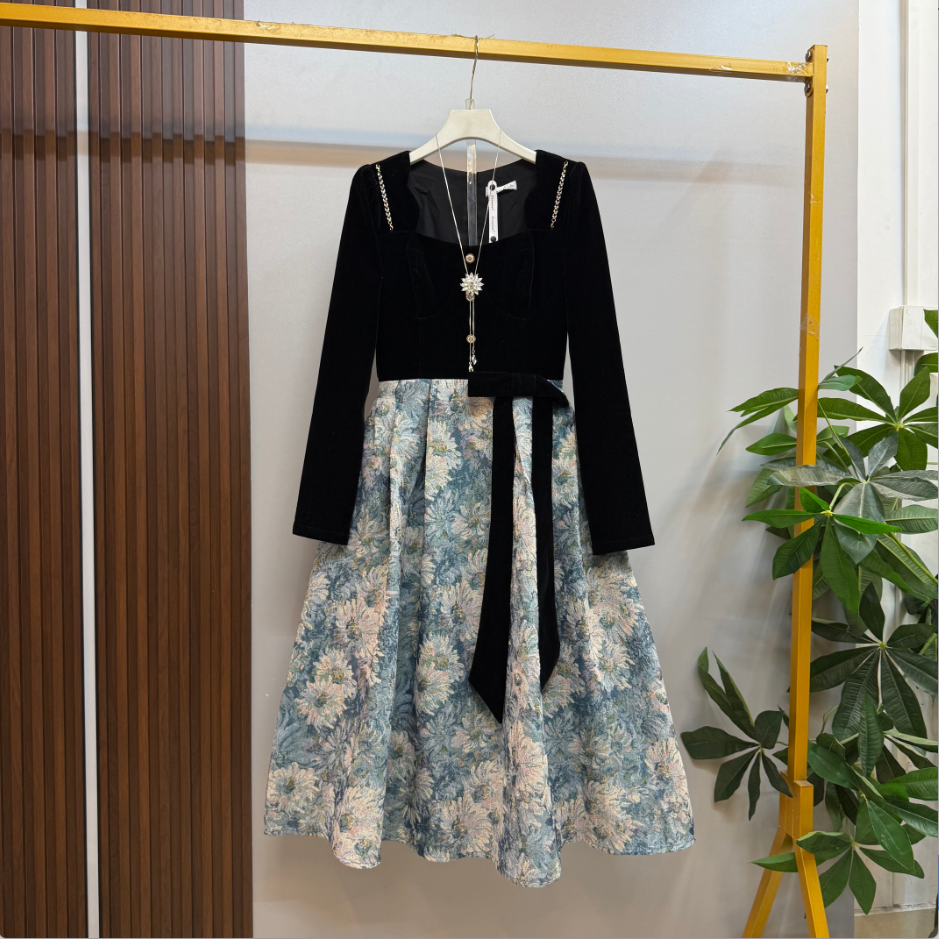 新款大码女装欧货气质方领蝴蝶结设计赫本风拼接显瘦连衣裙